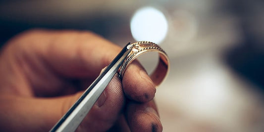 Custom vs. Ready - Made Engagement Rings: Costs Compared